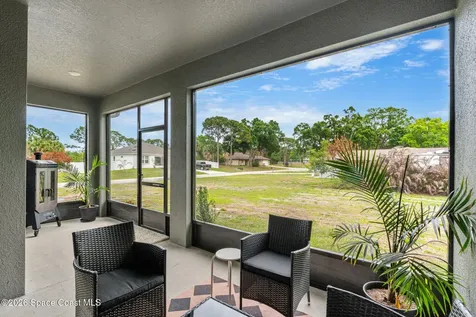 900 Nixon Circle NE Palm Bay FL 32907