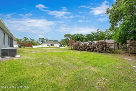 900 Nixon Circle NE Palm Bay FL 32907