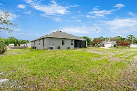 900 Nixon Circle NE Palm Bay FL 32907