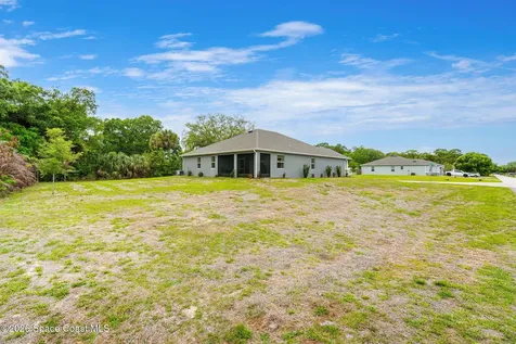 900 Nixon Circle NE Palm Bay FL 32907