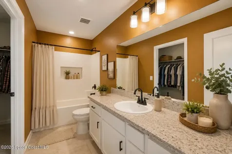 2024 Hemingway Circle Groveland FL 34736