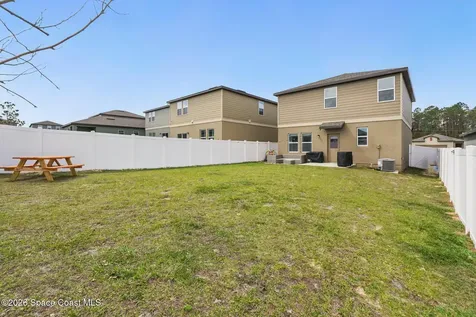 2024 Hemingway Circle Groveland FL 34736
