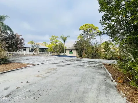 702 Lake Drive Sebastian FL 32958