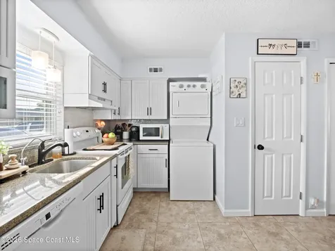 4304 London Town Road Titusville FL 32796
