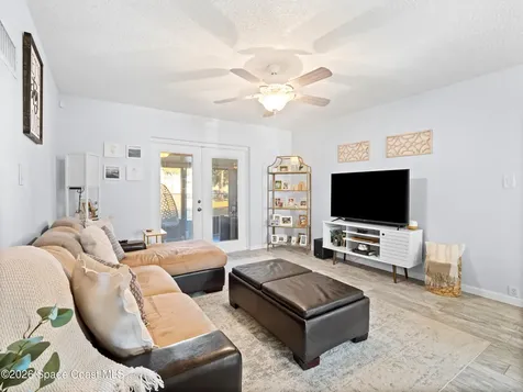 4304 London Town Road Titusville FL 32796
