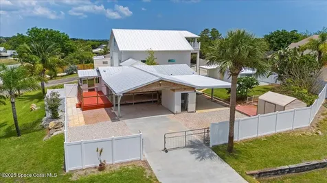 8865 Central Avenue Micco FL 32976