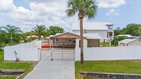 8865 Central Avenue Micco FL 32976
