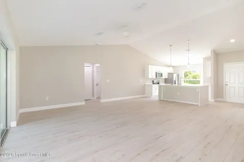 466 Tunis Road SW Palm Bay FL 32908