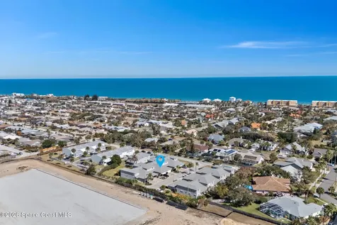 837 Poinsetta Drive Indian Harbour Beach FL 32937