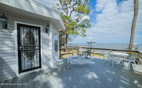 527 Indian River Avenue Titusville FL 32796