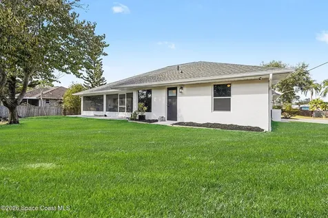 560 Fiedler Street NE Palm Bay FL 32907
