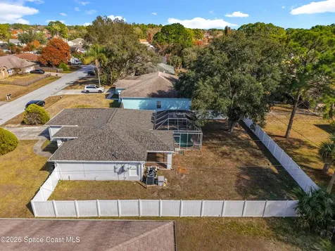 1662 Hawksbill Street NW Palm Bay FL 32907