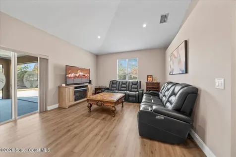 1323 Beche Street SE Palm Bay FL 32909