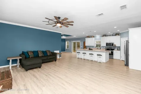 9175 Freedom Road Mims FL 32754