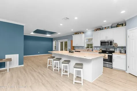 9175 Freedom Road Mims FL 32754