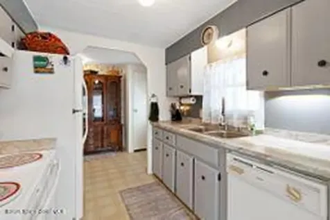 807 W Wren Circle W Barefoot Bay FL 32976