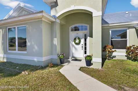 1837 Vauxhall Street NW Palm Bay FL 32907