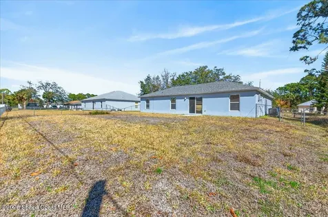 132 Hilton Avenue NW Palm Bay FL 32907