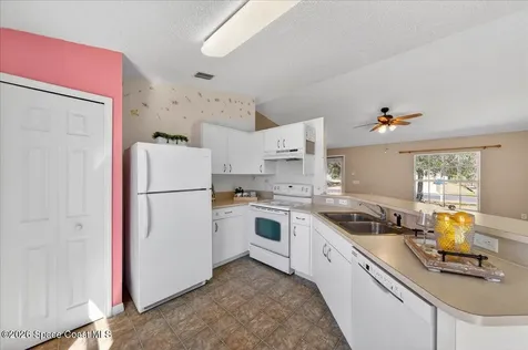 132 Hilton Avenue NW Palm Bay FL 32907