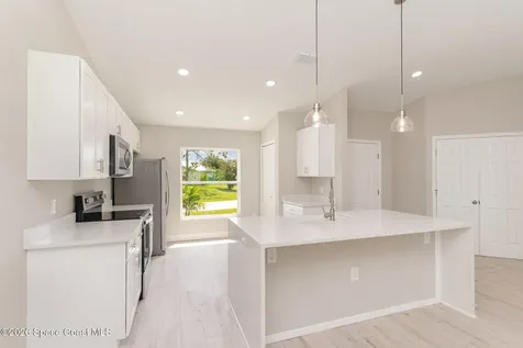1526 Holcomb Street NW Palm Bay FL 32907