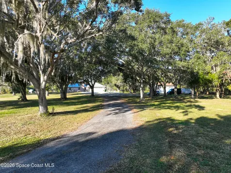 2940 Flounder Creek Road Mims FL 32754
