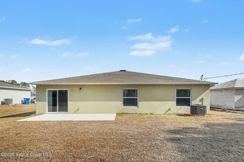 1986 Waukesha Avenue SE Palm Bay FL 32909