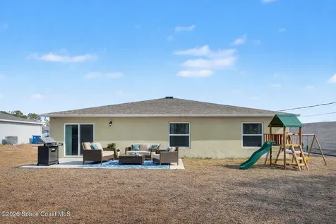 1986 Waukesha Avenue SE Palm Bay FL 32909