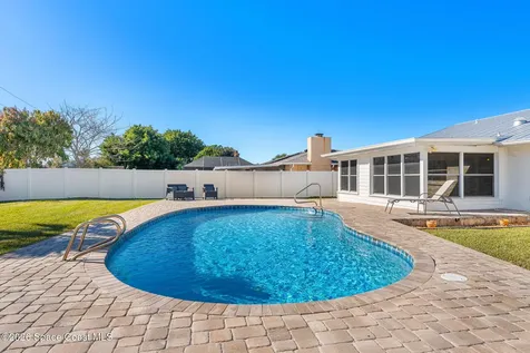 175 Via De La Reina Merritt Island FL 32953