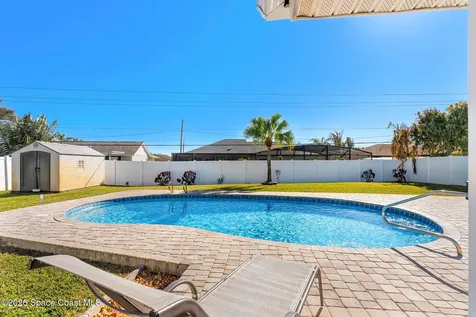 175 Via De La Reina Merritt Island FL 32953