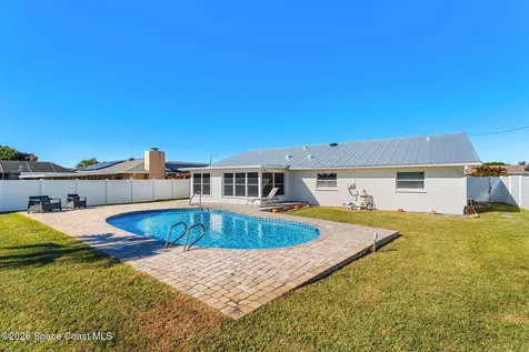 175 Via De La Reina Merritt Island FL 32953