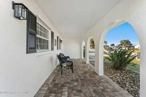 175 Via De La Reina Merritt Island FL 32953