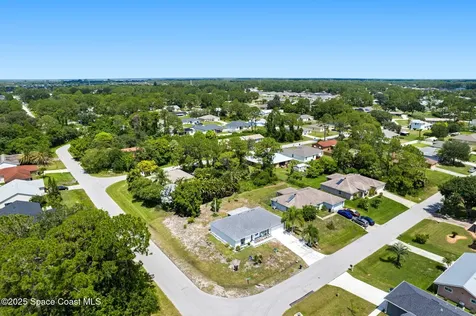 398 Taunton Road SW Palm Bay FL 32908