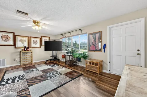 6033 Palm Street Mims FL 32754
