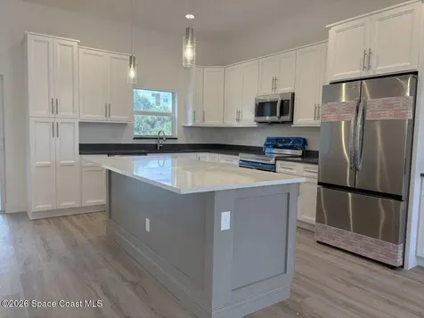 1782 Hallendale Avenue SW Palm Bay FL 32908