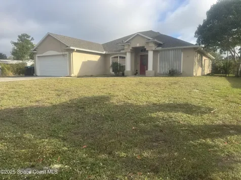 561 Borraclough Avenue NW Palm Bay FL 32907
