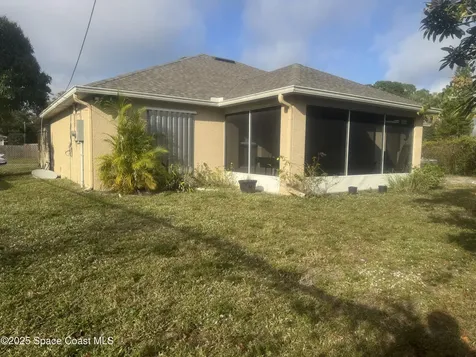 561 Borraclough Avenue NW Palm Bay FL 32907