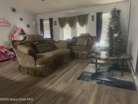 561 Borraclough Avenue NW Palm Bay FL 32907