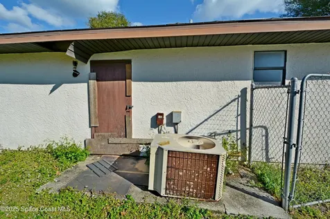 1374 Pakenham Street NW Palm Bay FL 32907