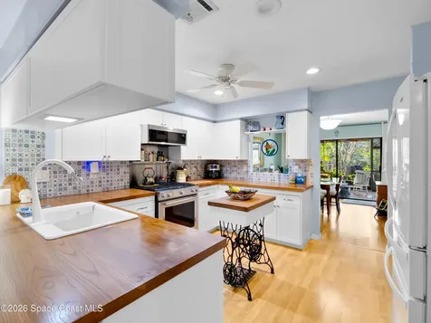 2305 Parkside Place Indian Harbour Beach FL 32937