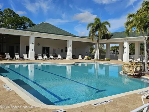 653 Old Country Road SE Palm Bay FL 32909