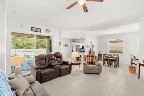 571 Gardendale Circle SE Palm Bay FL 32909
