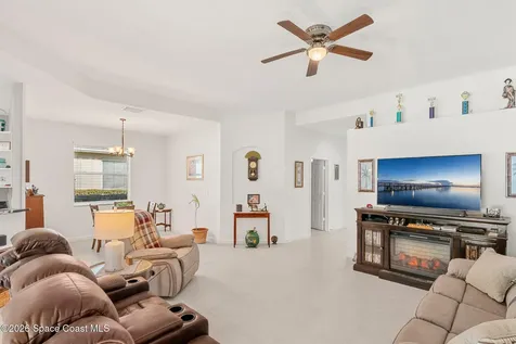 571 Gardendale Circle SE Palm Bay FL 32909