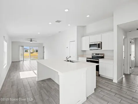 1668 Colebrook Circle SW Palm Bay FL 32908