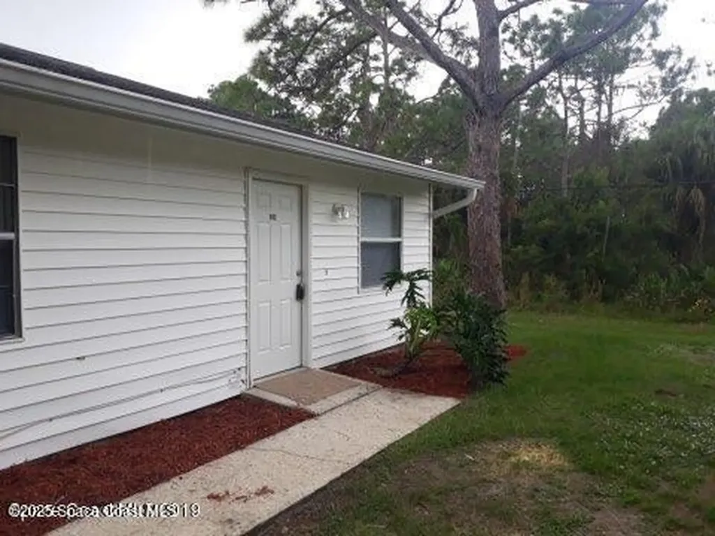 1961 Convair Street SE Palm Bay FL 32909