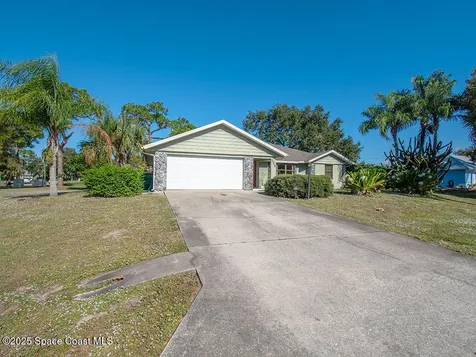124 Hinchman Avenue Sebastian FL 32958