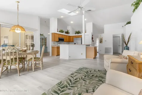 5155 3rd Manor Vero Beach FL 32968