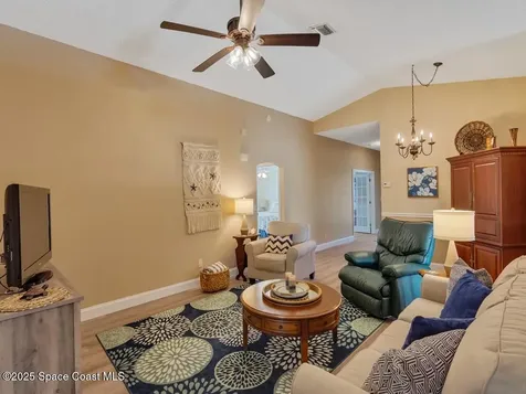 973 E 13th Square Vero Beach FL 32960
