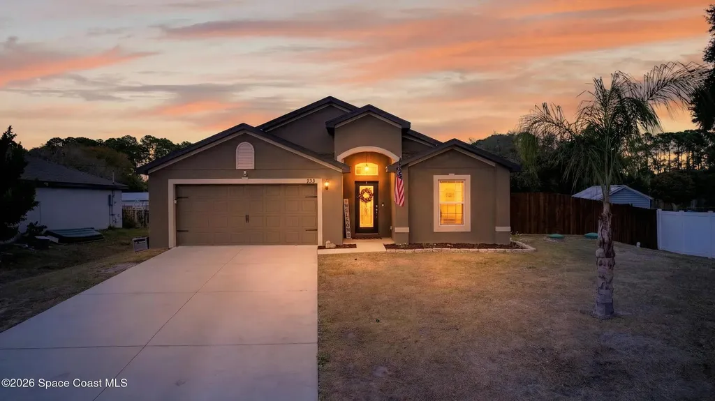 733 Walmsley Street SW Palm Bay FL 32908