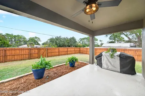 733 Walmsley Street SW Palm Bay FL 32908