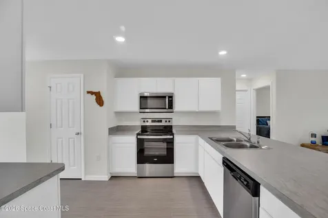 938 Clearmont Street Sebastian FL 32958